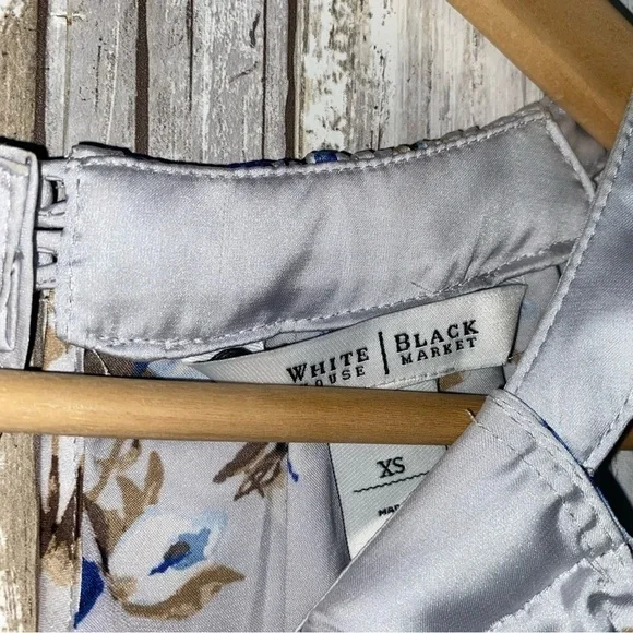 White House Black Market Lavender Floral Sleeveless Blouse - Picture 8 of 8